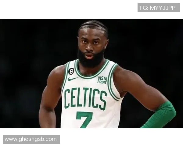 杰伦布朗如何在NBA赛场上展现领导力与个人魅力